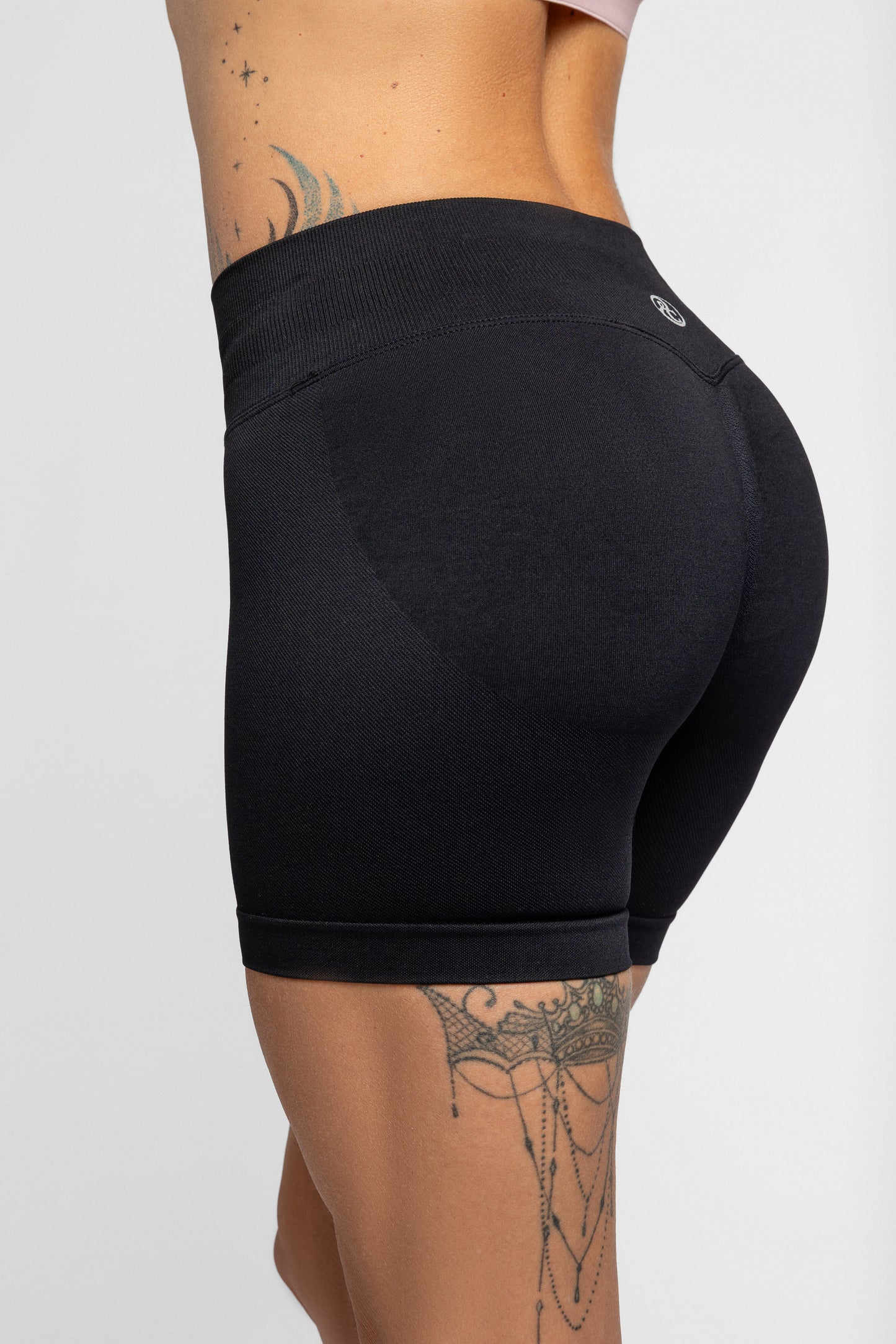 The All-Day Contour Seamless Short - Black